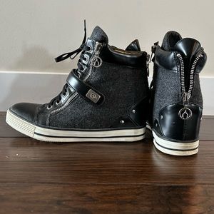 Wishbone hidden wedge sneaker.